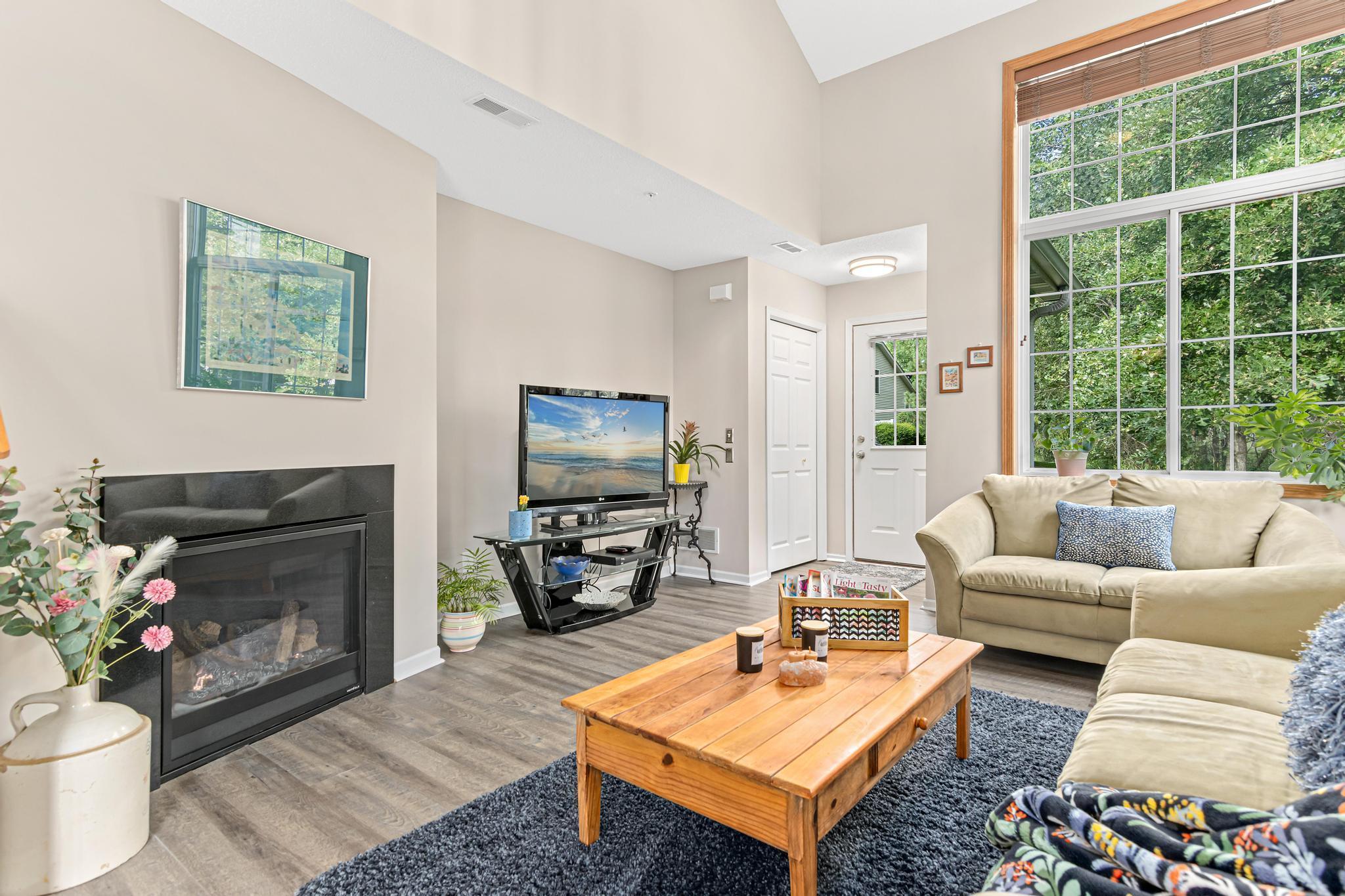399 Arrowhead Drive