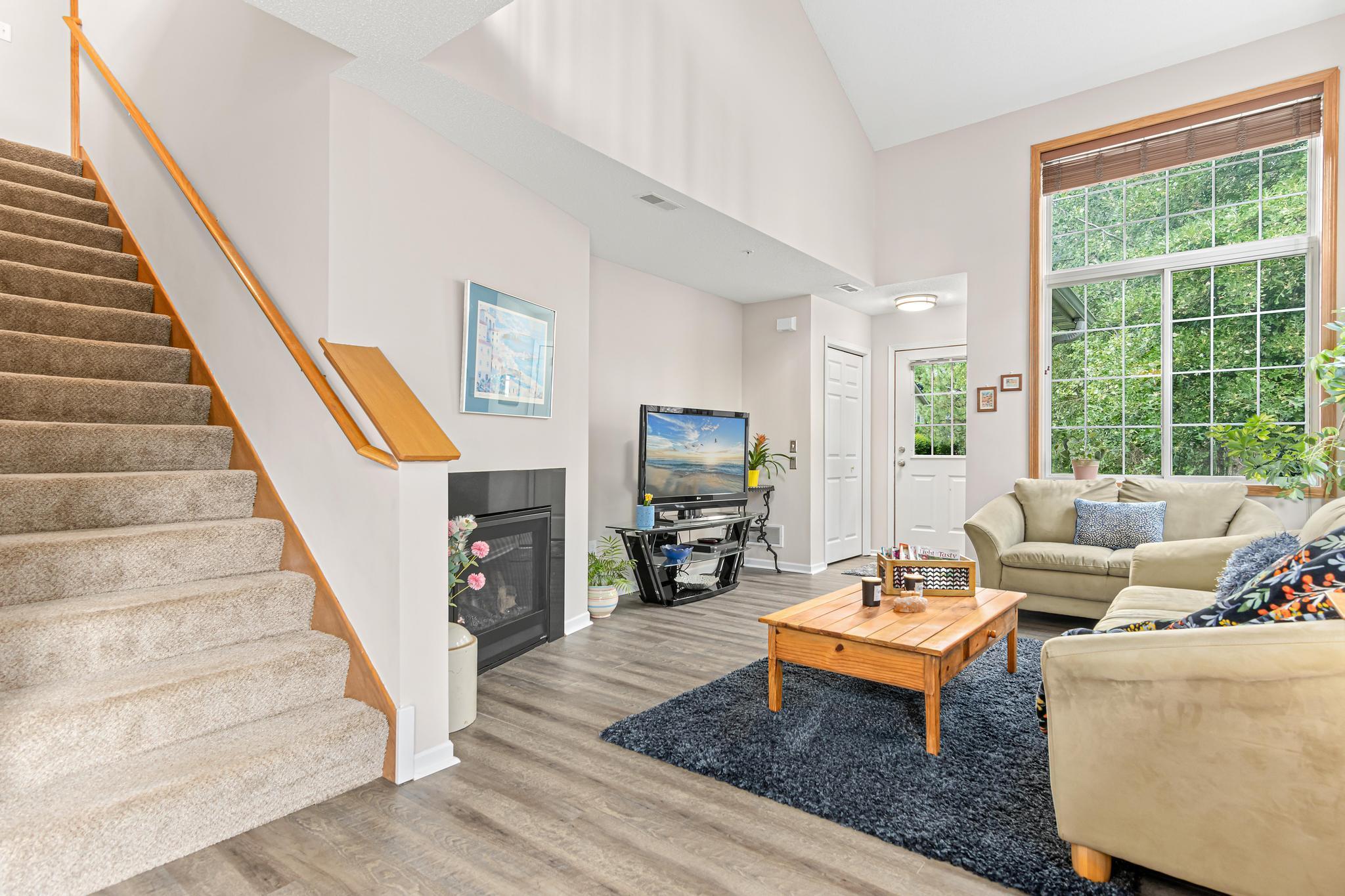 399 Arrowhead Drive