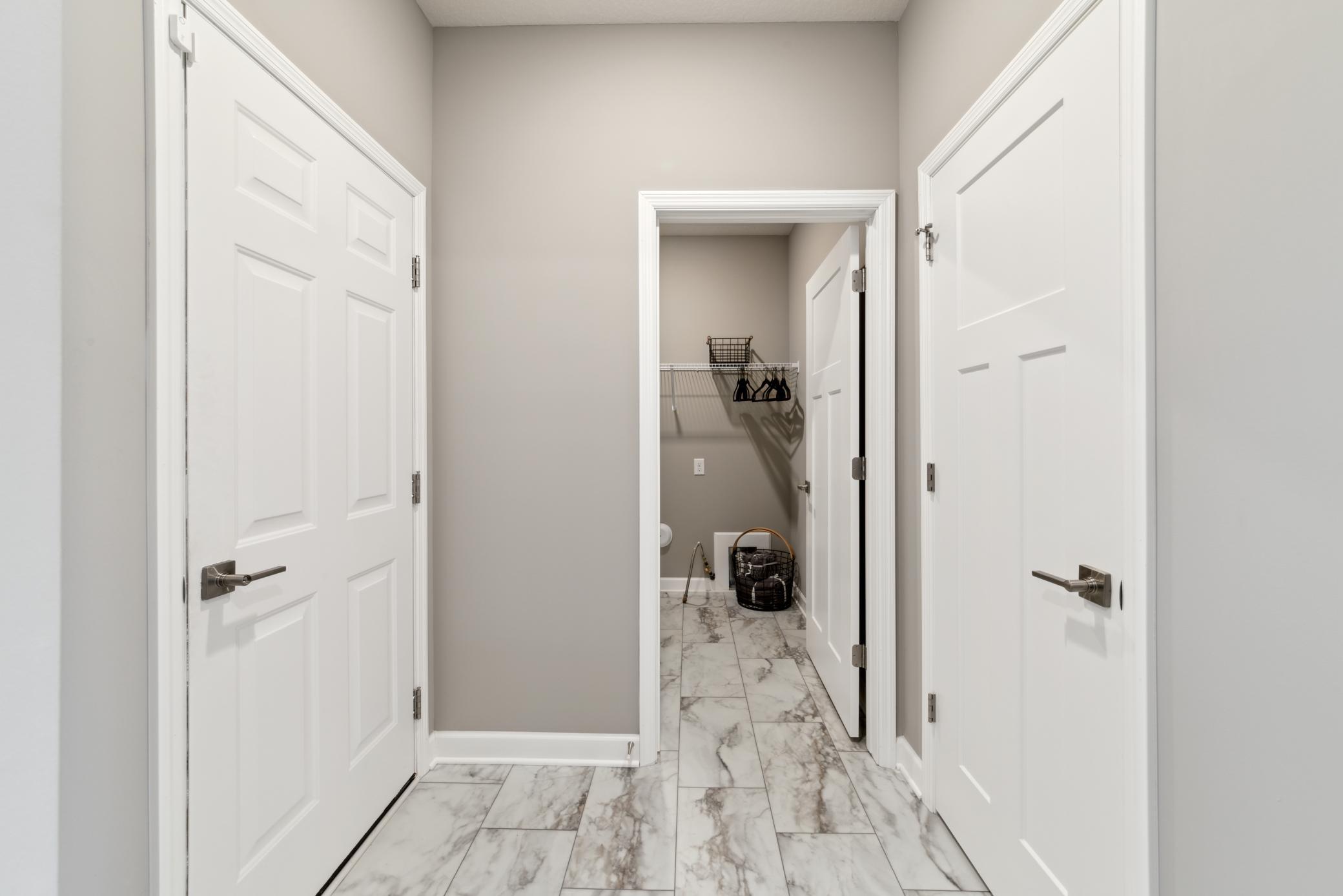11406 King's Court N