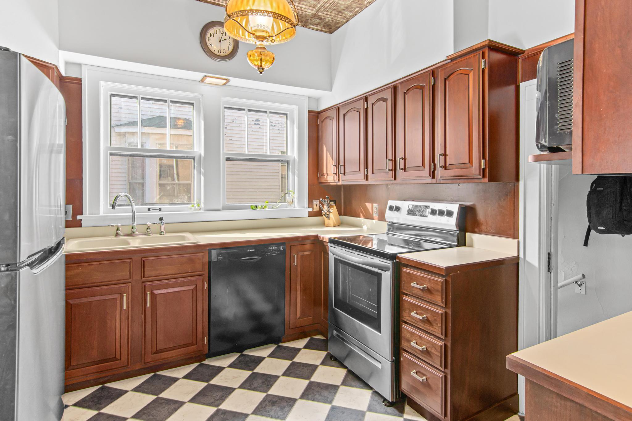 119 7th Street W