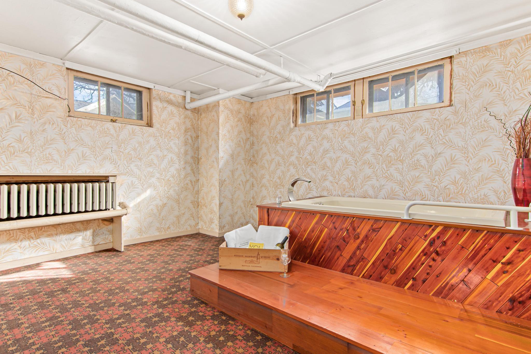 119 7th Street W