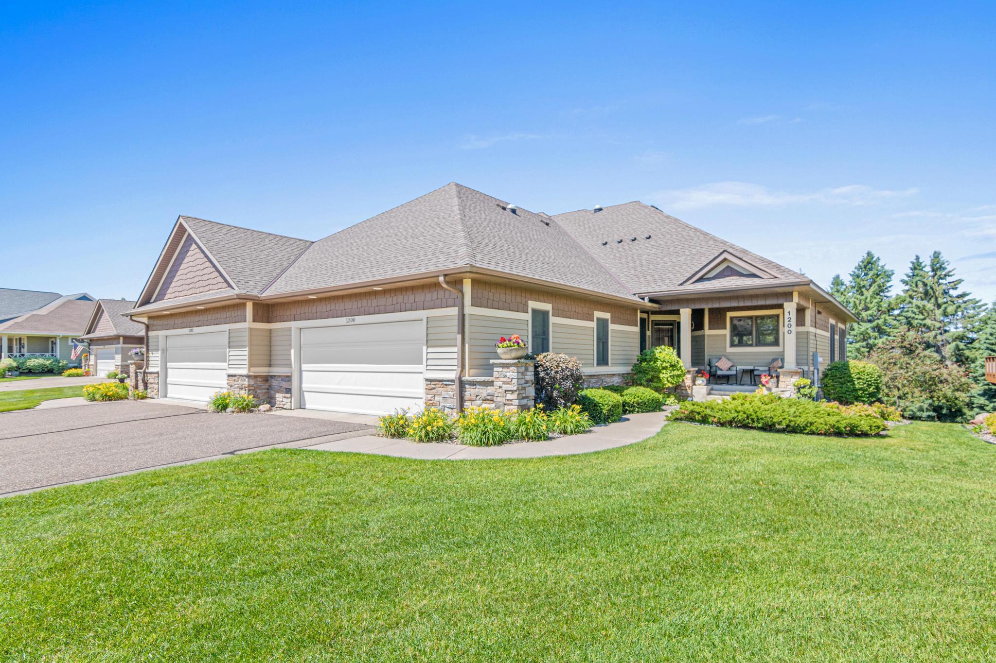 1200 Lakemoor Drive