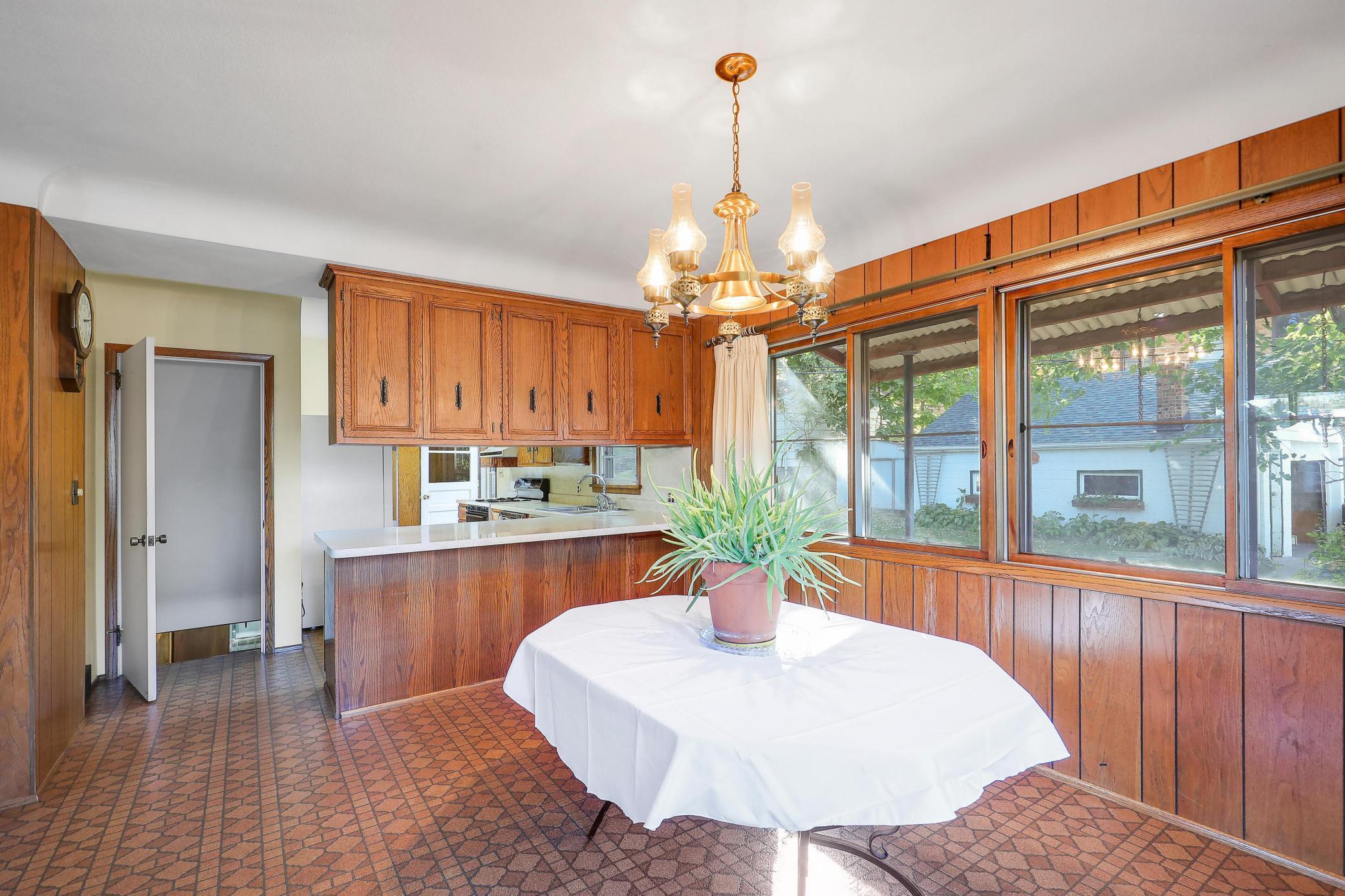 1964 Arlington Avenue E