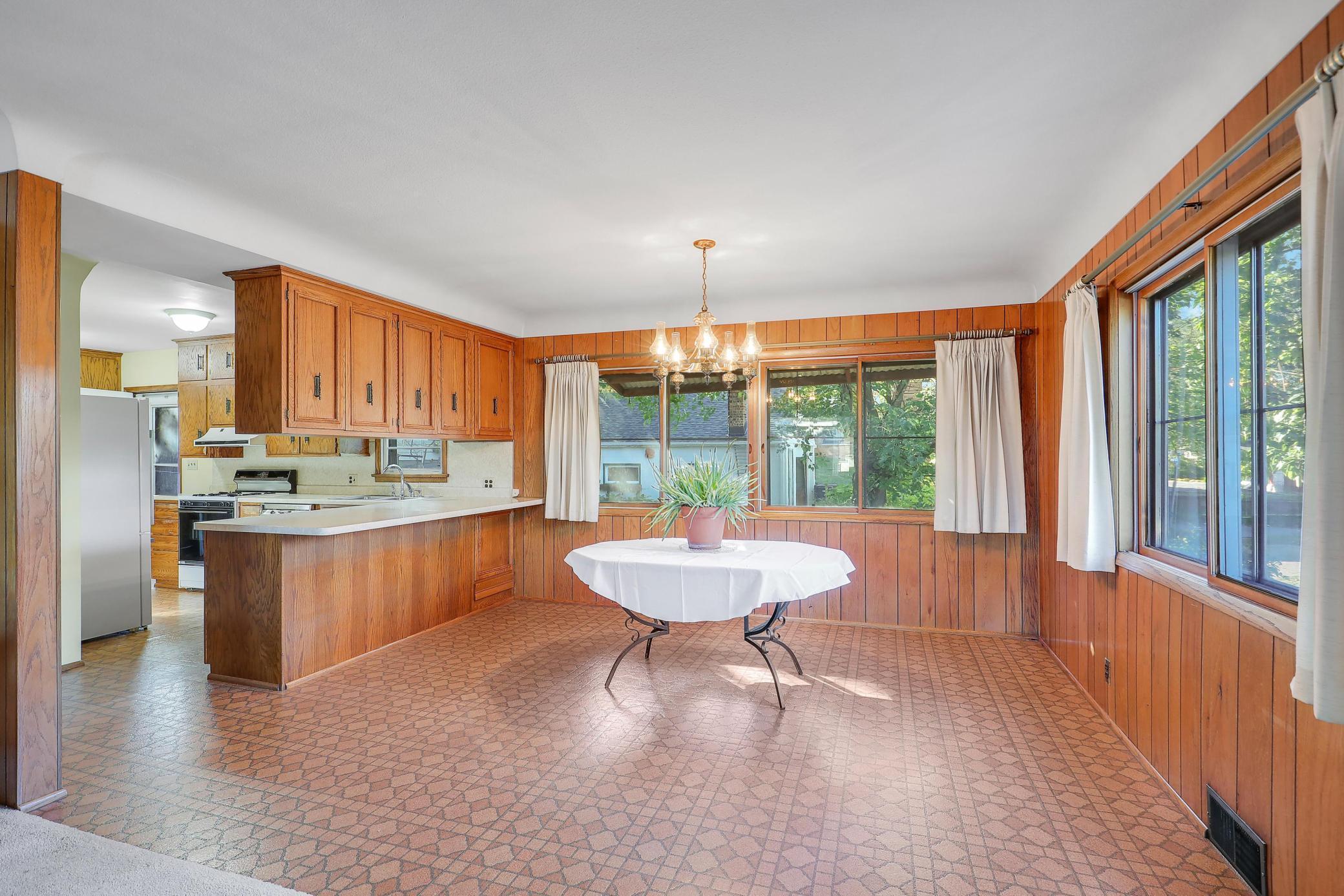 1964 Arlington Avenue E