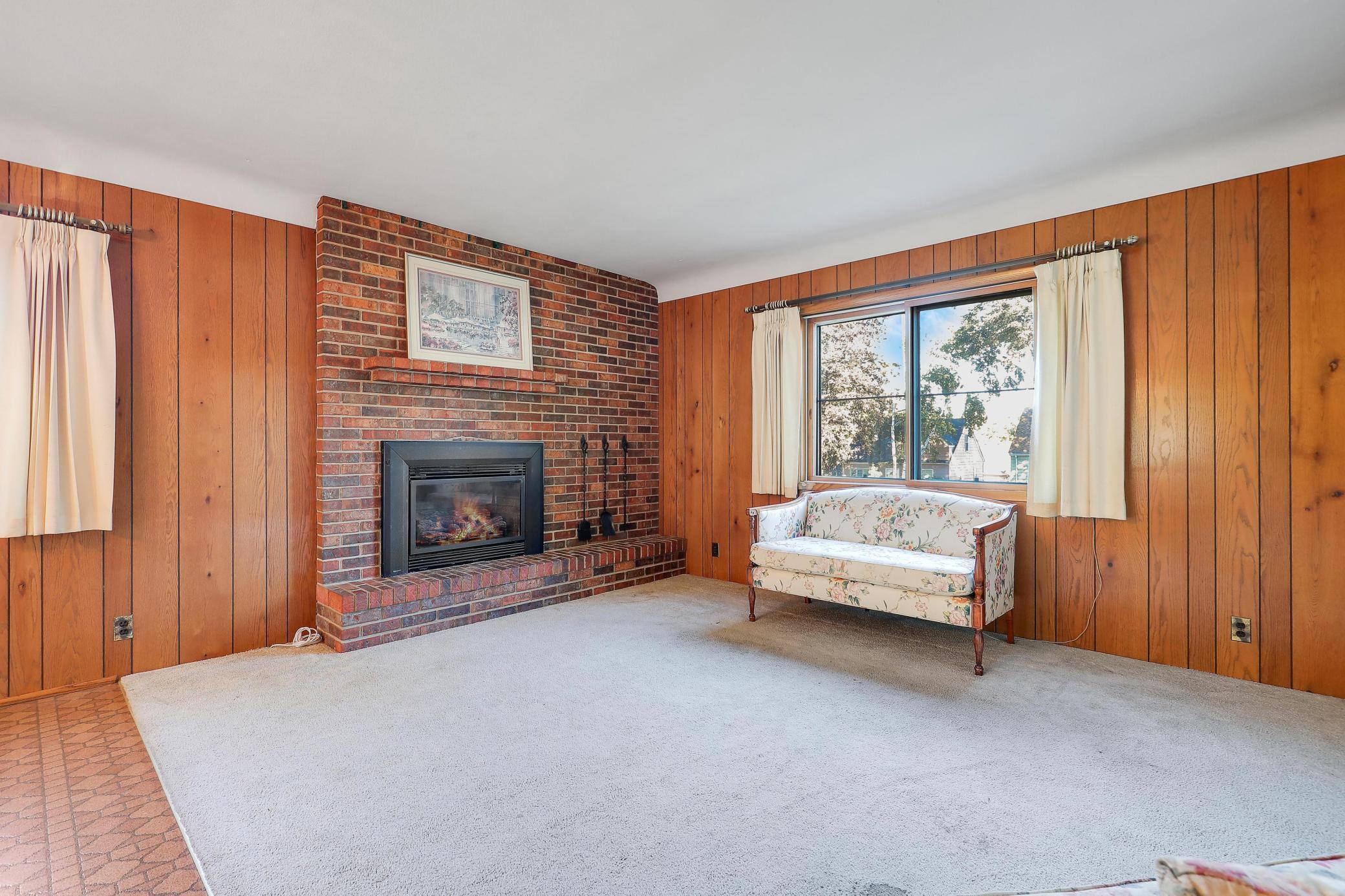 1964 Arlington Avenue E