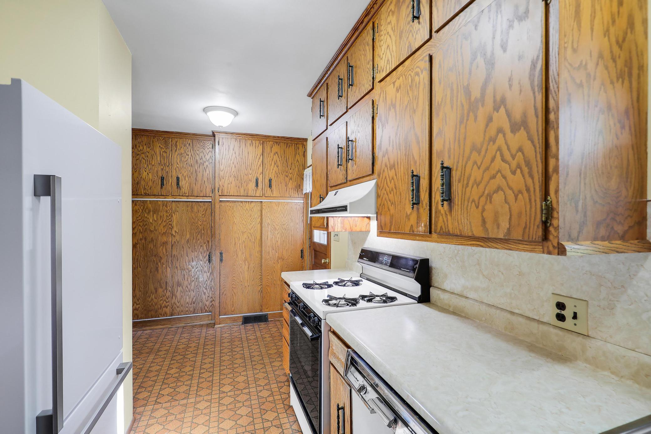 1964 Arlington Avenue E