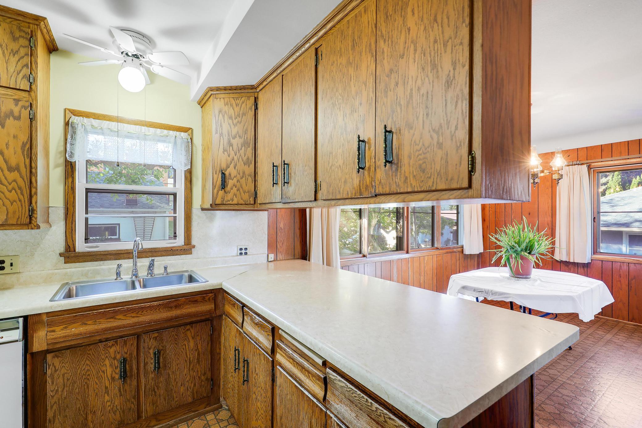 1964 Arlington Avenue E