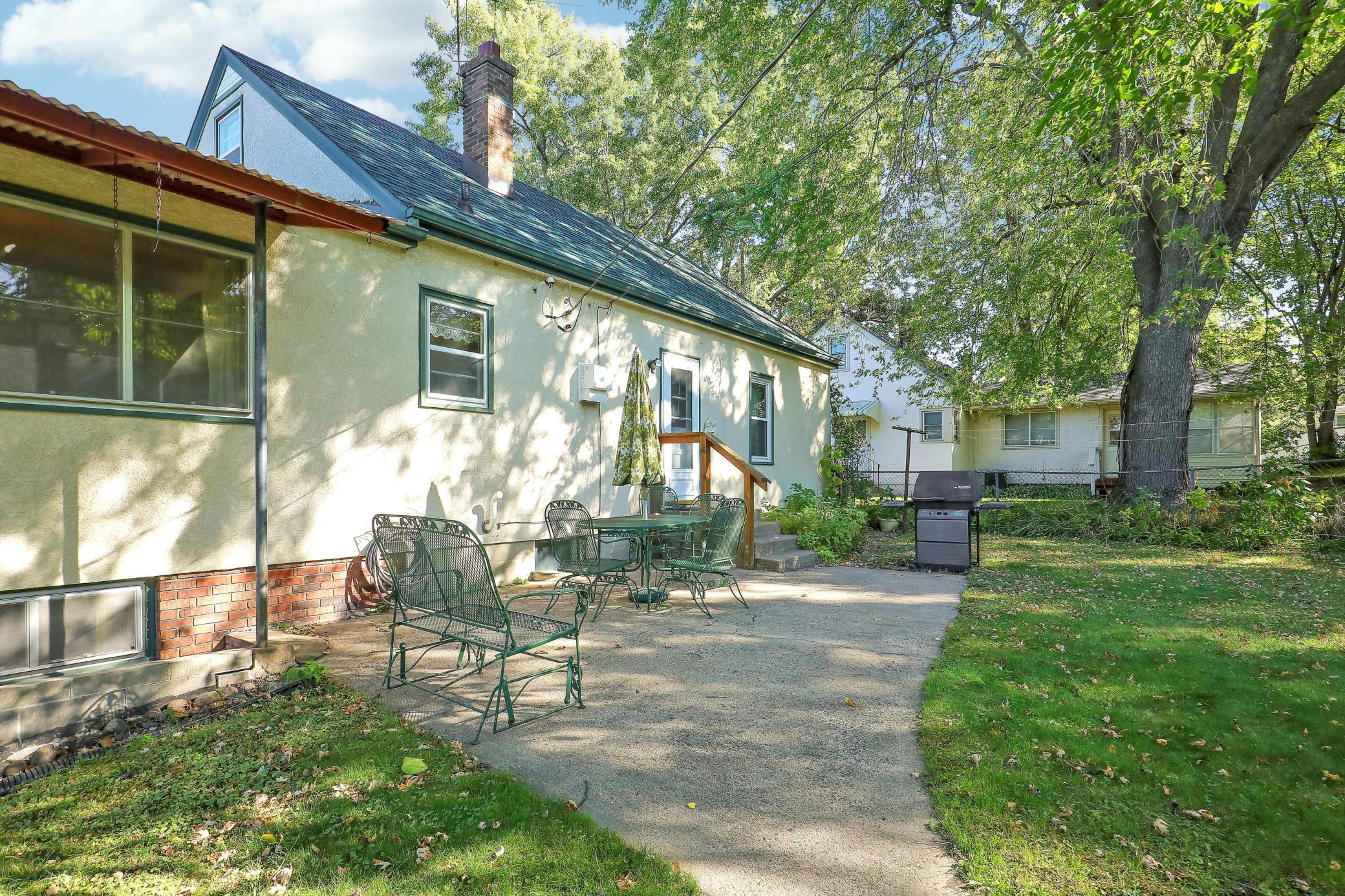 1964 Arlington Avenue E