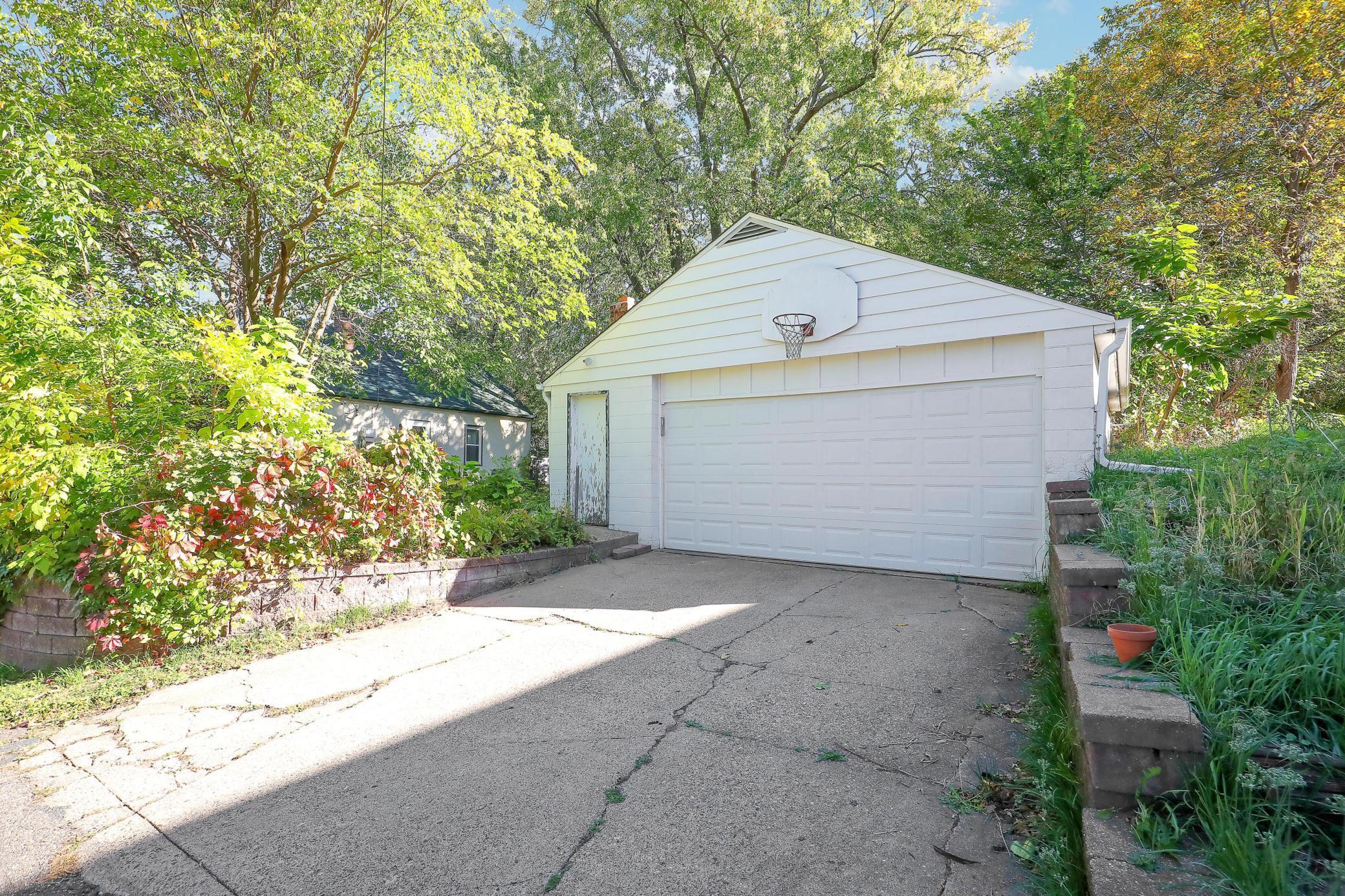 1964 Arlington Avenue E