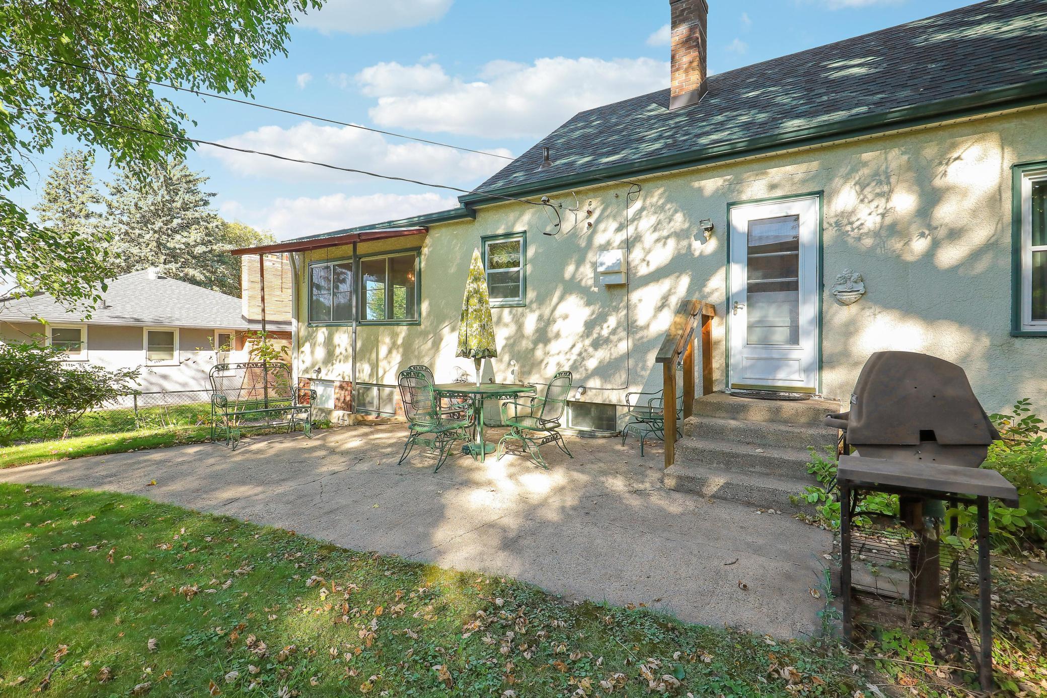 1964 Arlington Avenue E