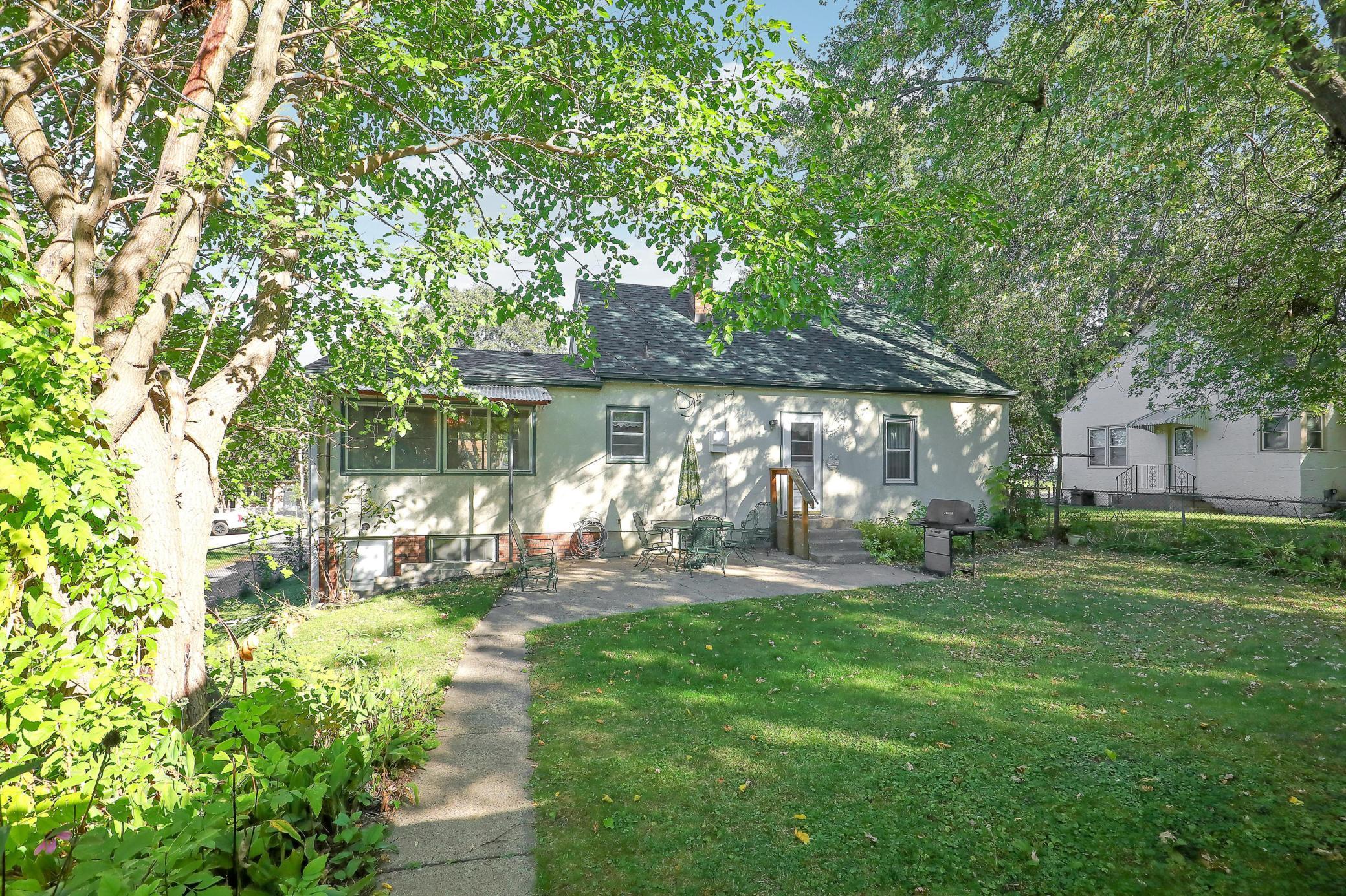 1964 Arlington Avenue E