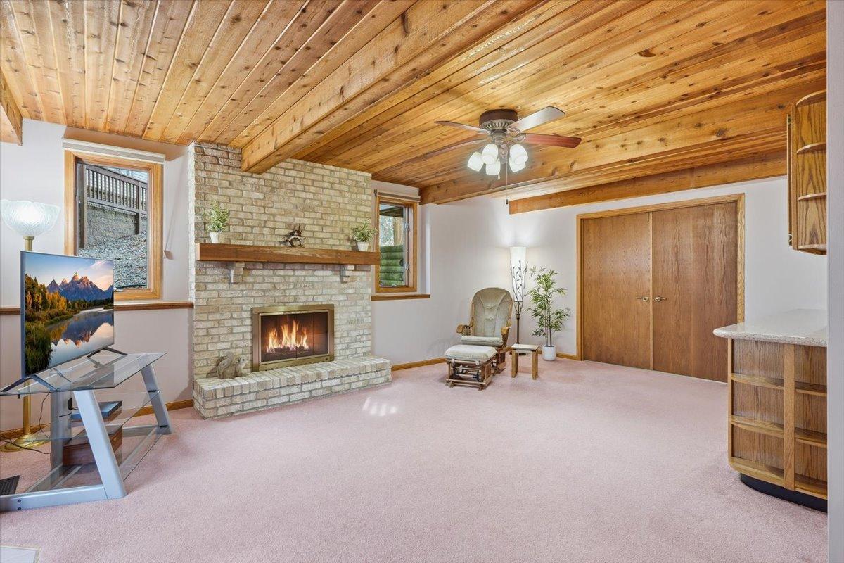 561 Deer Ridge Lane S