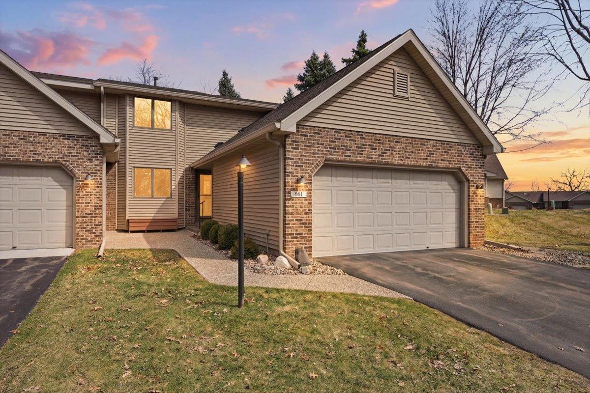 561 Deer Ridge Lane S