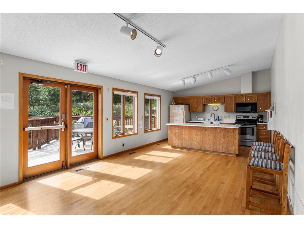 561 Deer Ridge Lane S