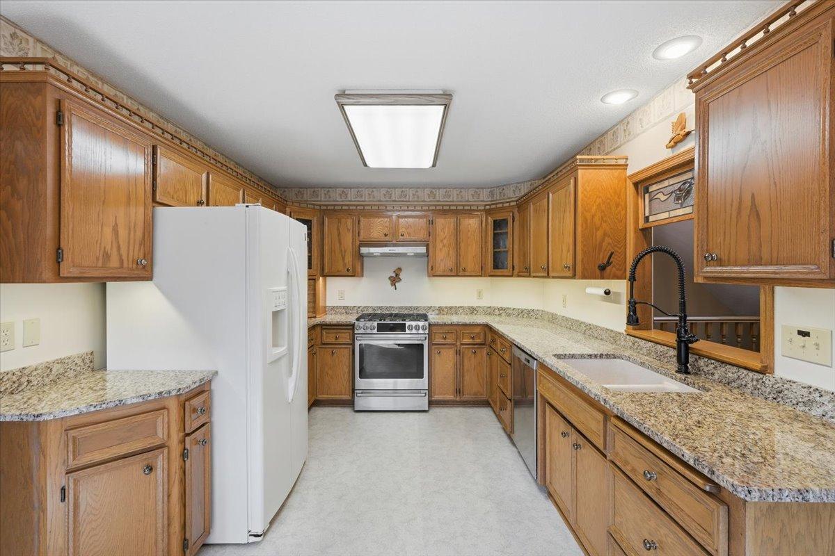 561 Deer Ridge Lane S