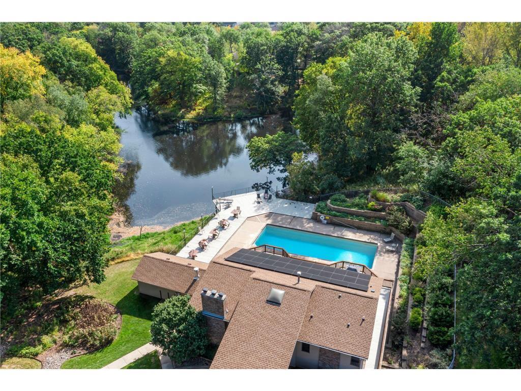 561 Deer Ridge Lane S