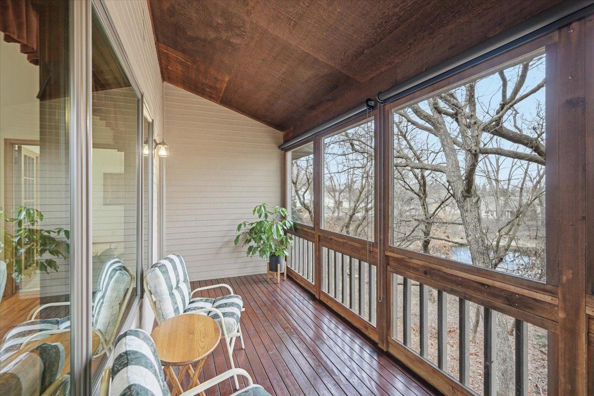 561 Deer Ridge Lane S