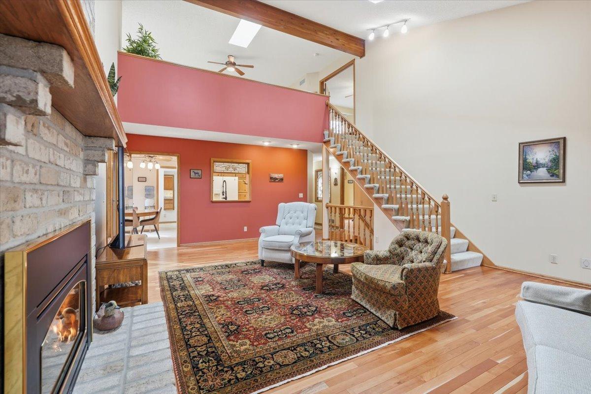 561 Deer Ridge Lane S