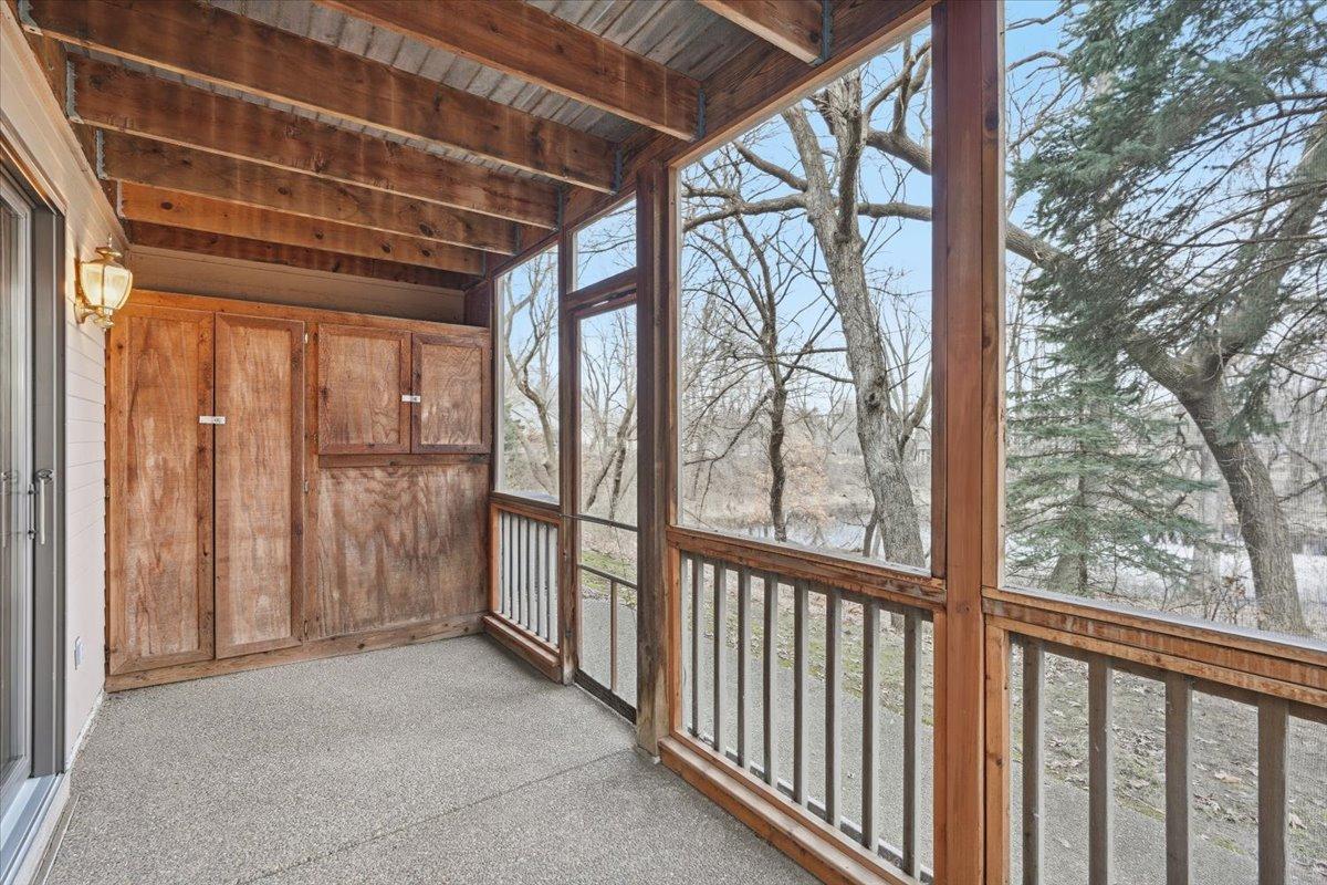 561 Deer Ridge Lane S