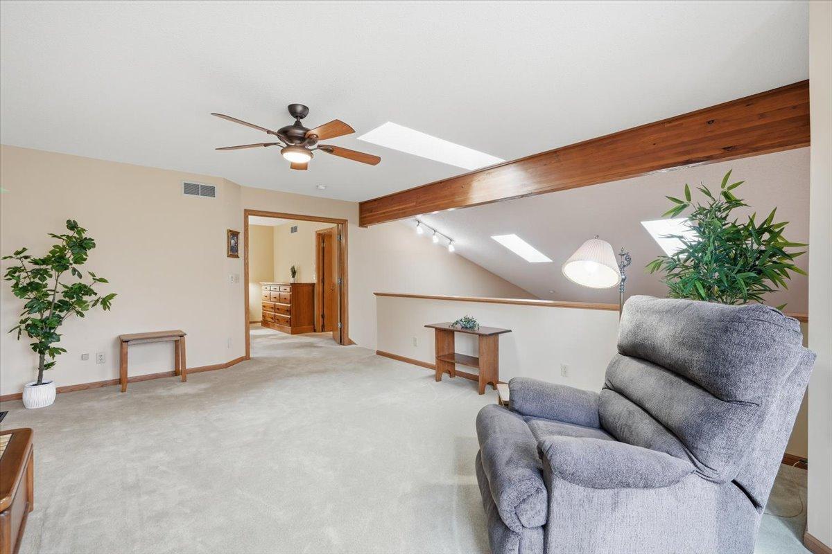 561 Deer Ridge Lane S