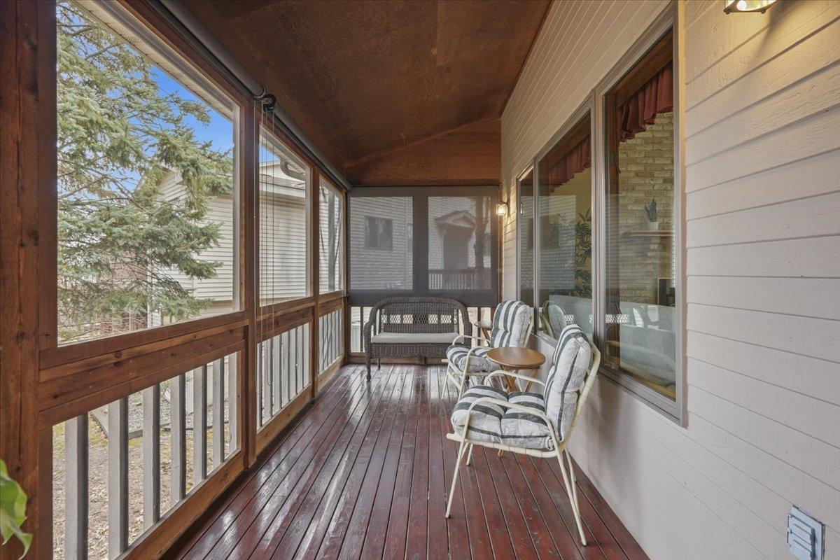 561 Deer Ridge Lane S