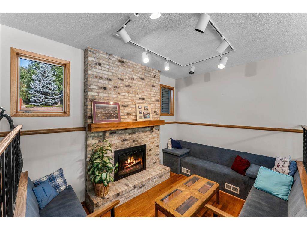 561 Deer Ridge Lane S