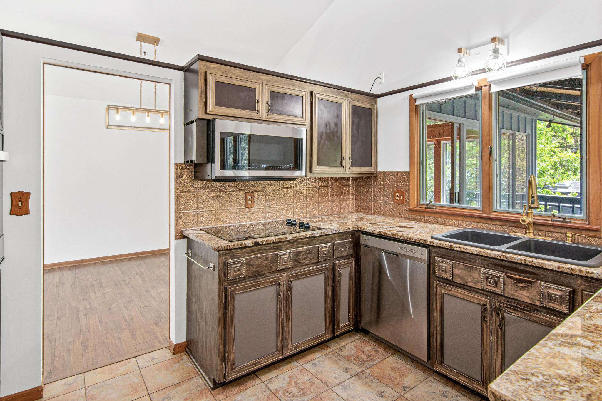344 Thompson Avenue W