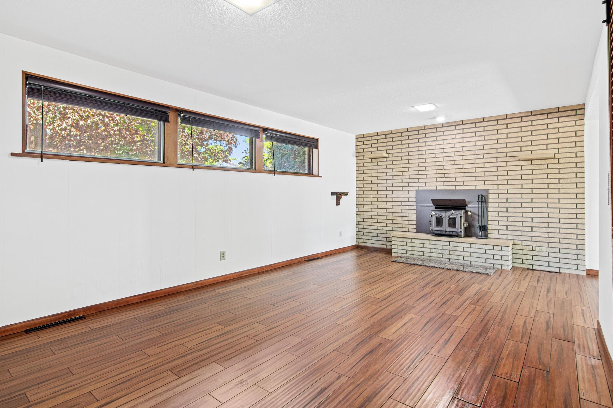 344 Thompson Avenue W
