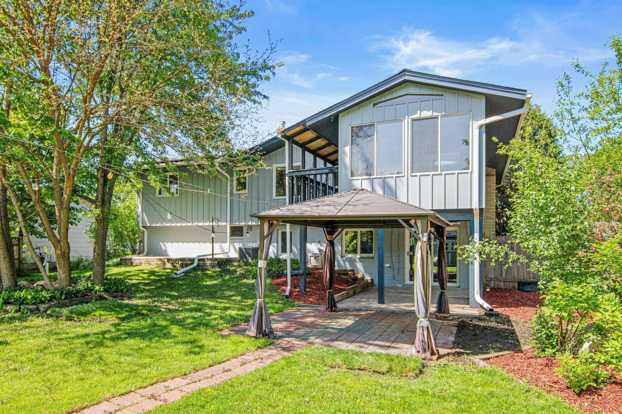 344 Thompson Avenue W