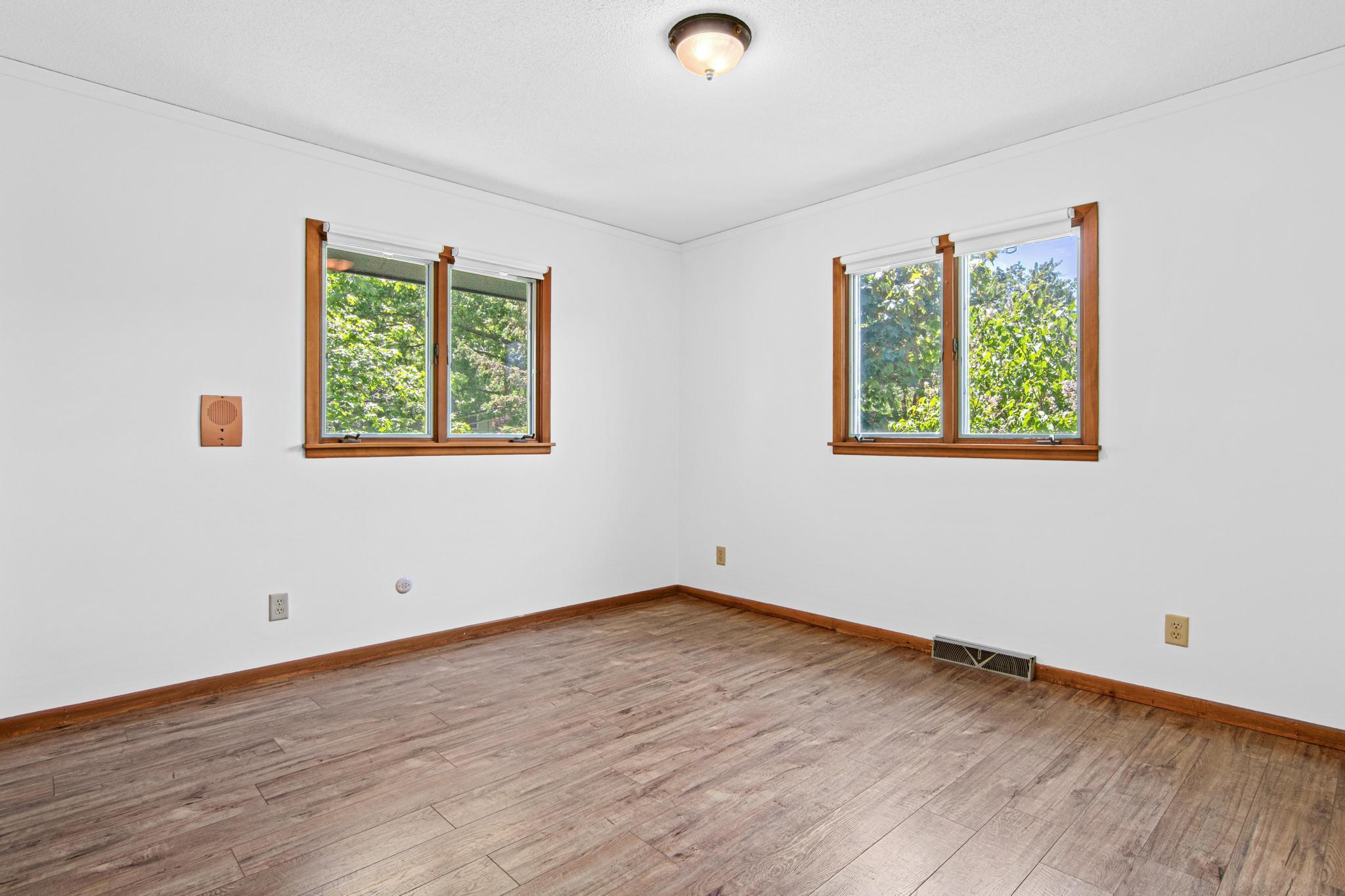 344 Thompson Avenue W