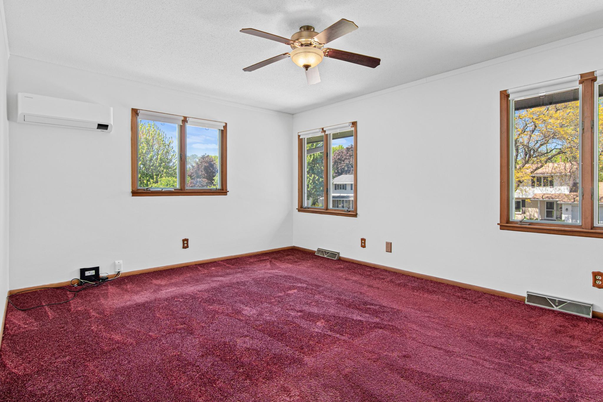 344 Thompson Avenue W