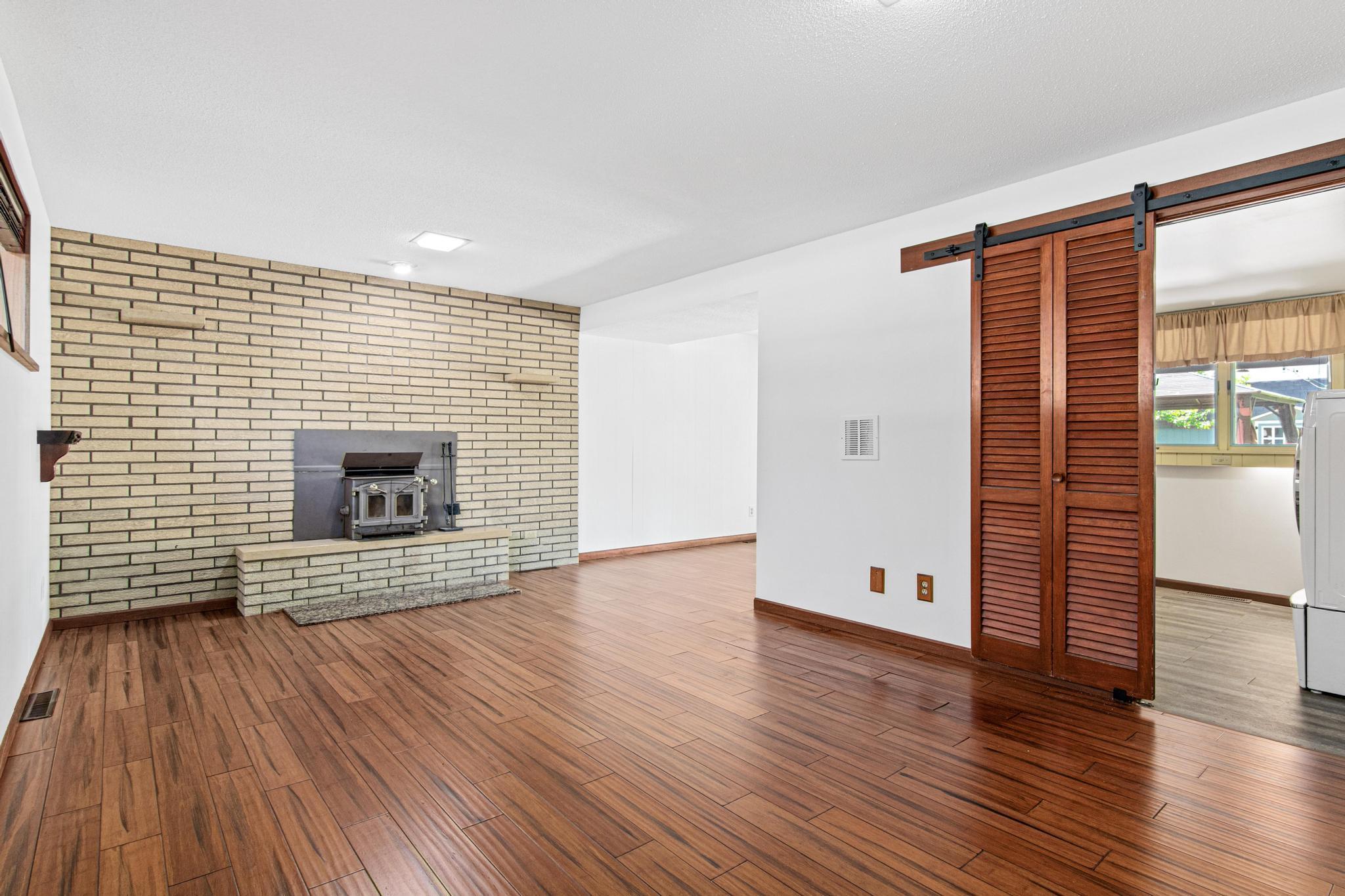 344 Thompson Avenue W