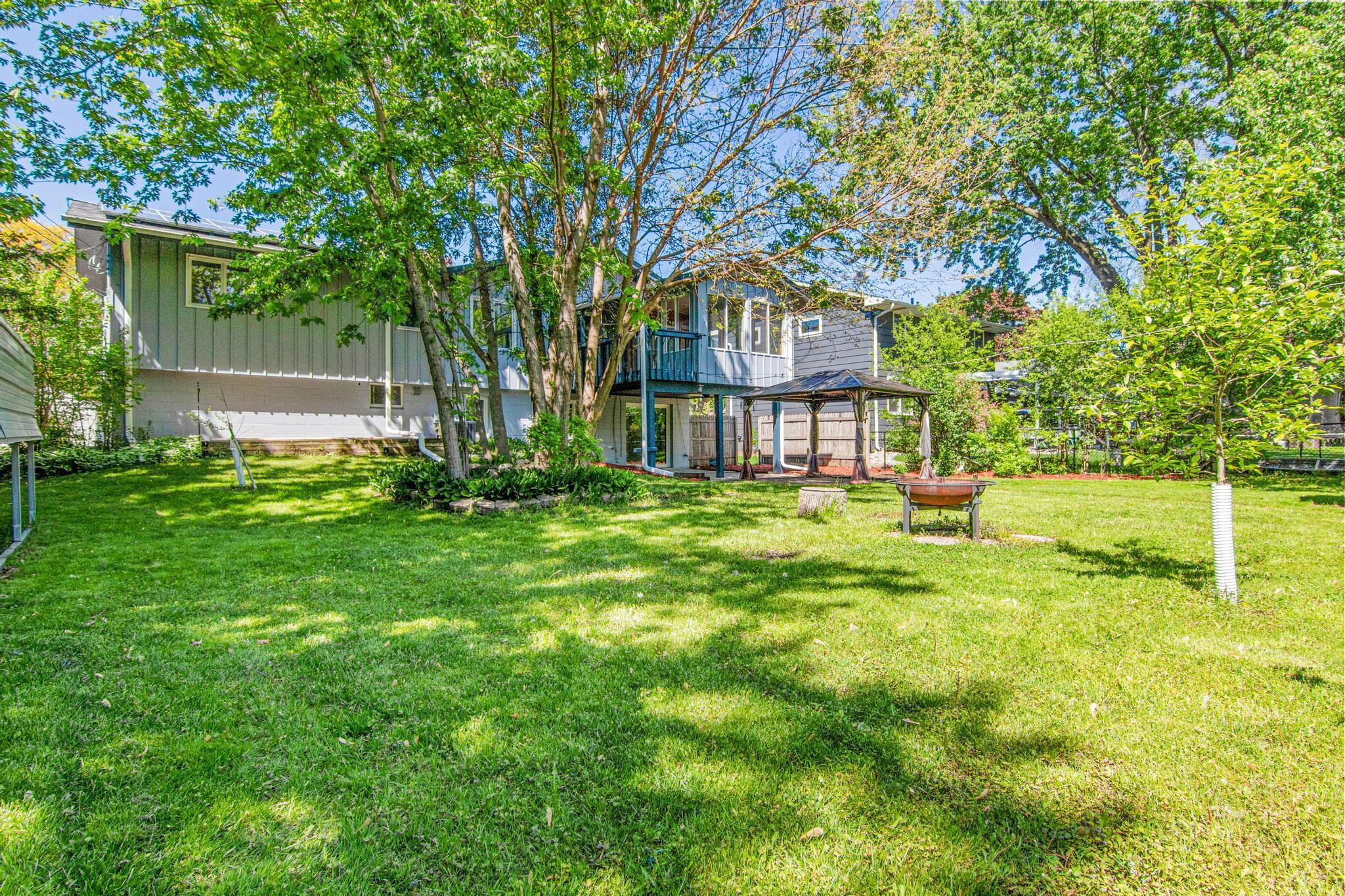 344 Thompson Avenue W