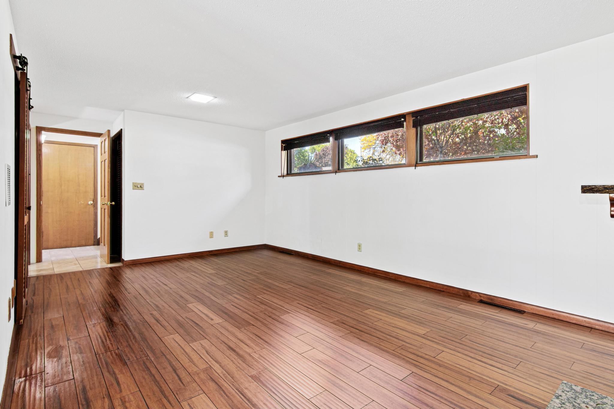 344 Thompson Avenue W
