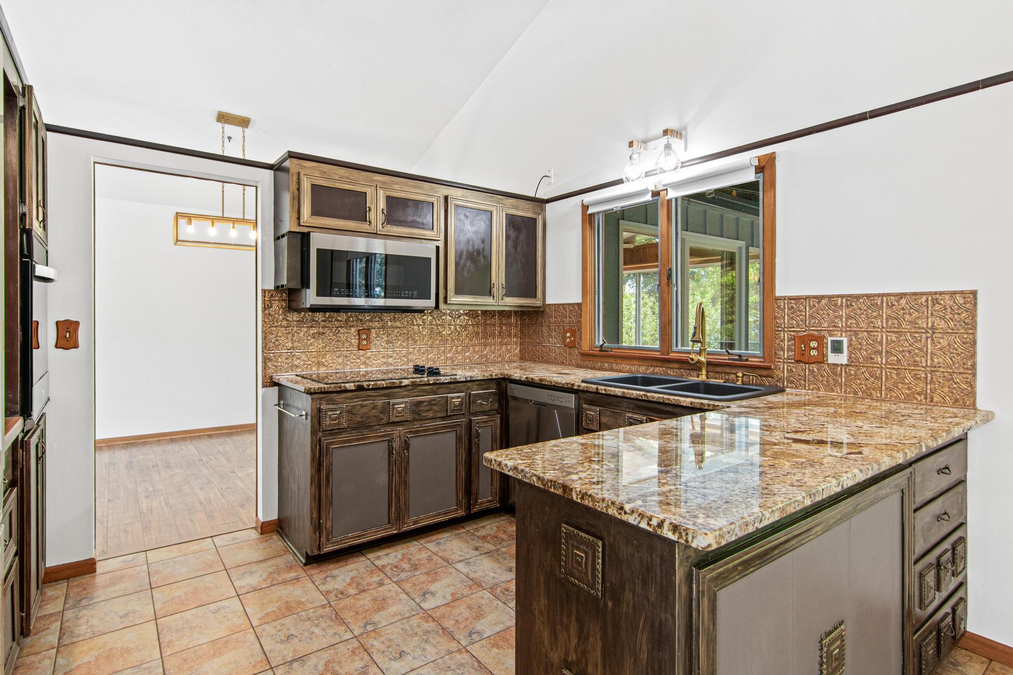344 Thompson Avenue W