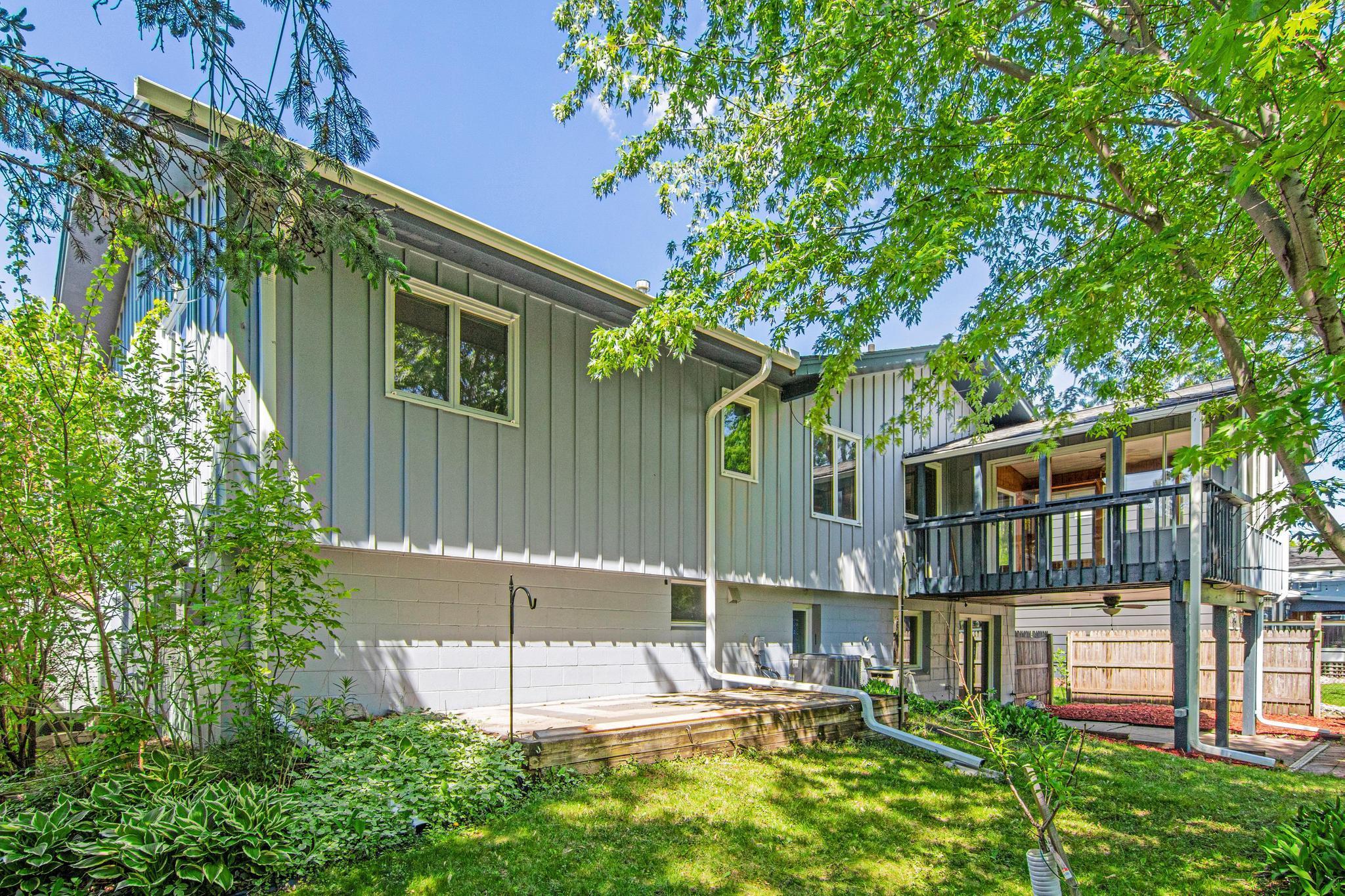 344 Thompson Avenue W