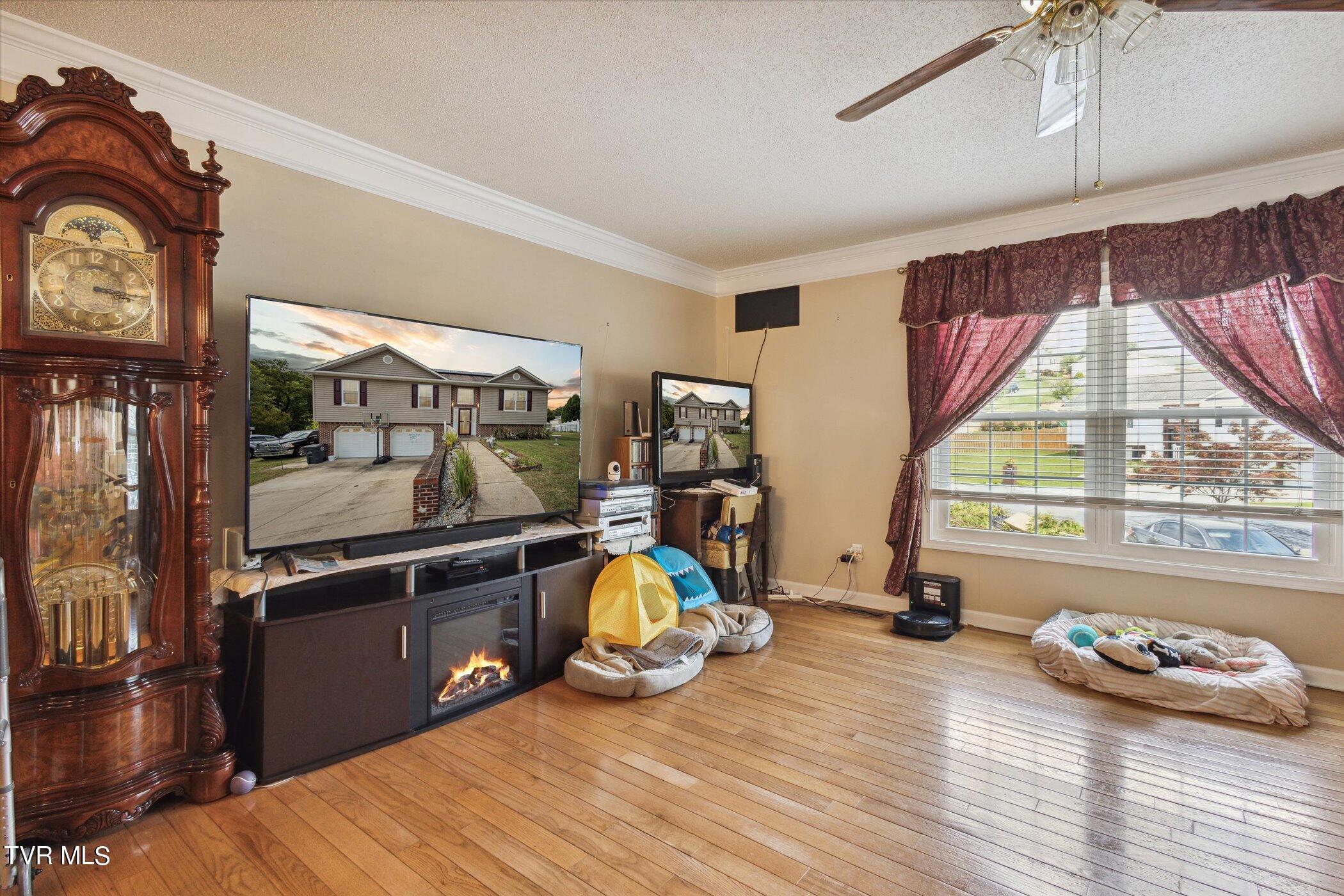 512 Meadow Lark Court