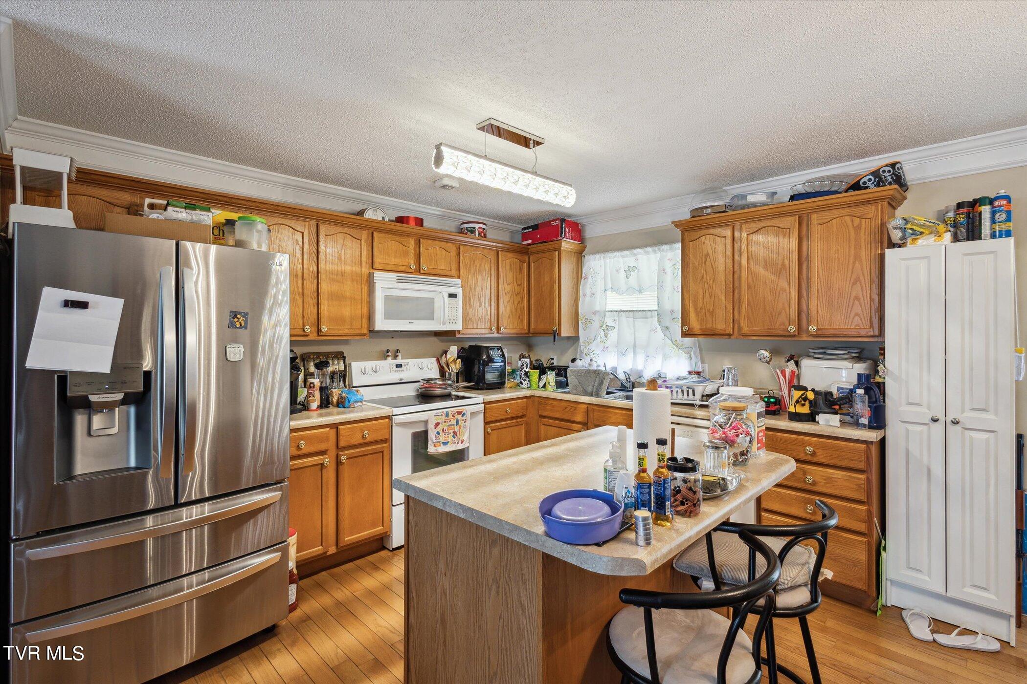 512 Meadow Lark Court