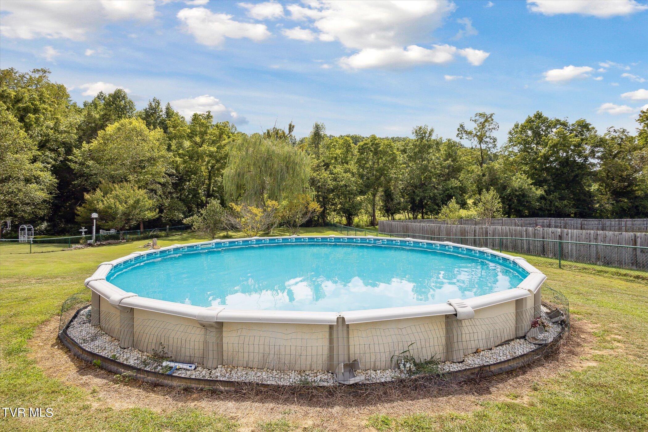 512 Meadow Lark Court
