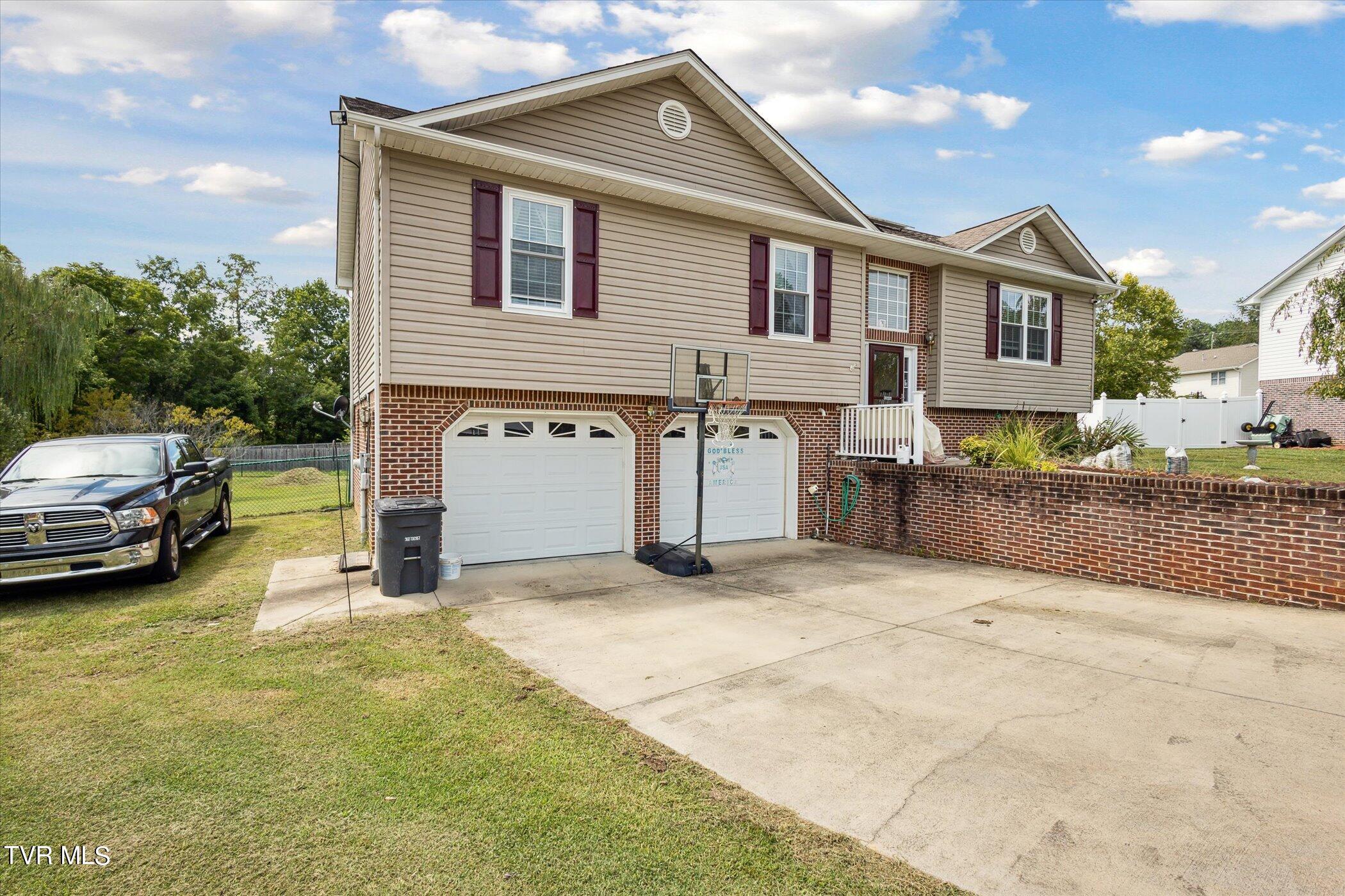 512 Meadow Lark Court