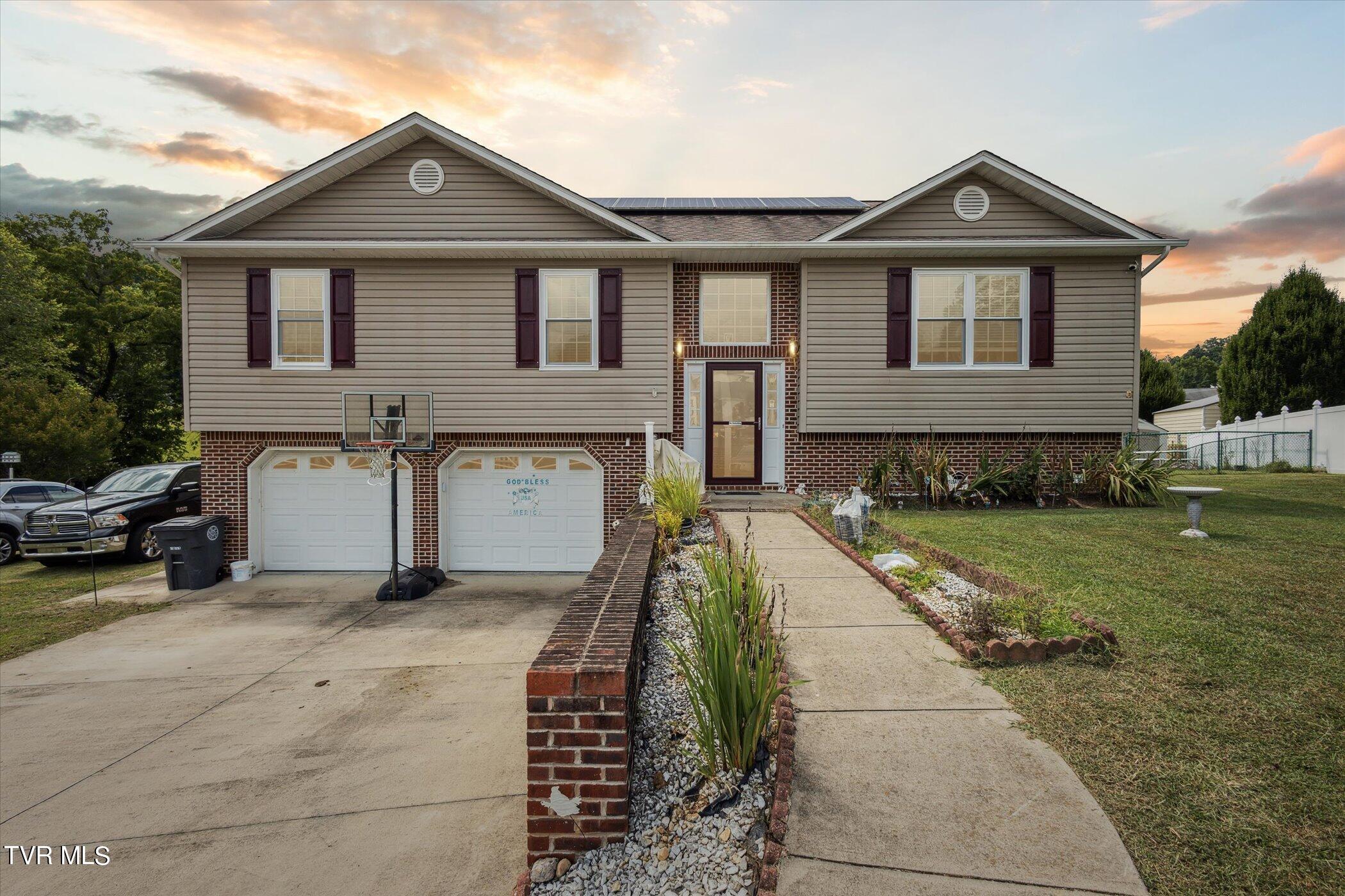 512 Meadow Lark Court