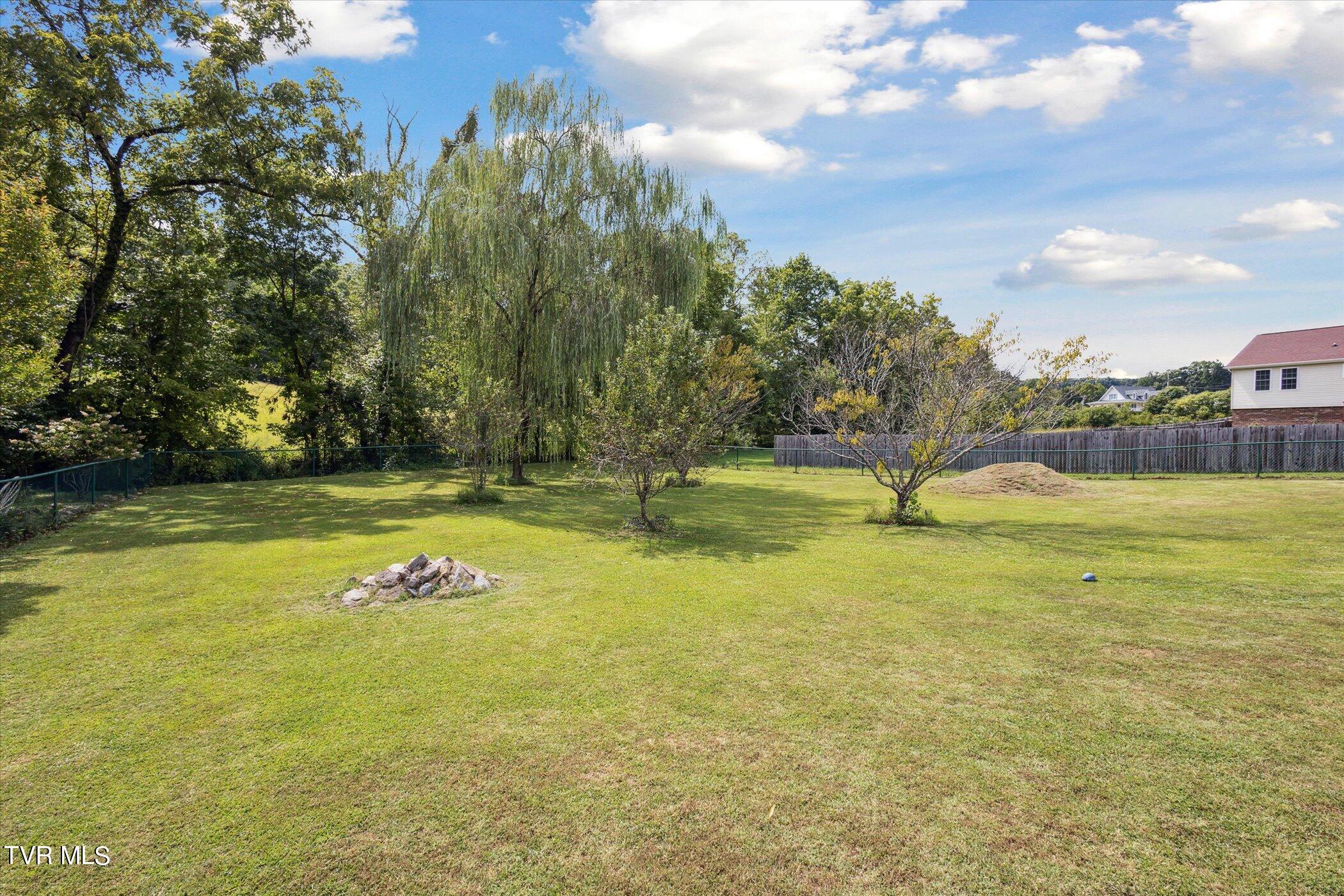 512 Meadow Lark Court