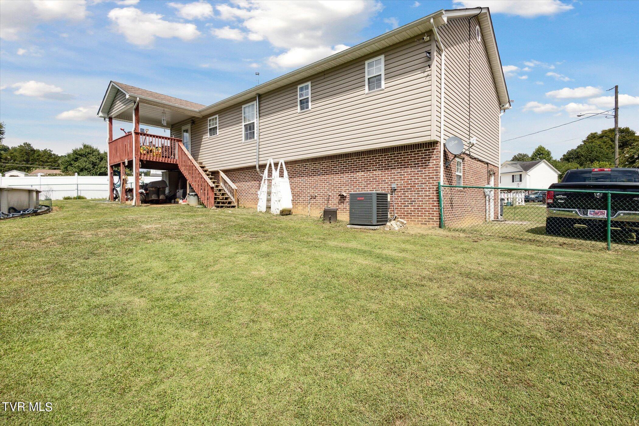 512 Meadow Lark Court