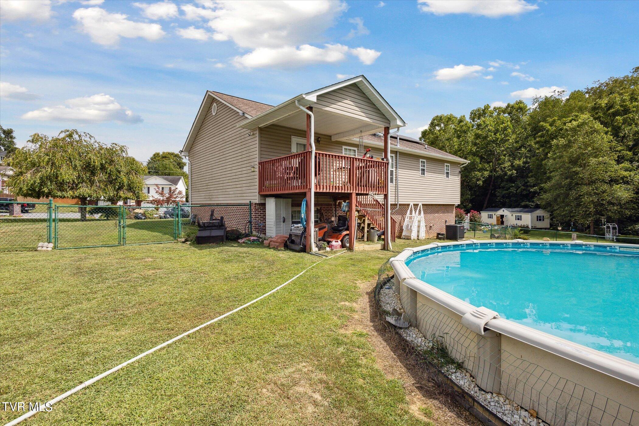 512 Meadow Lark Court