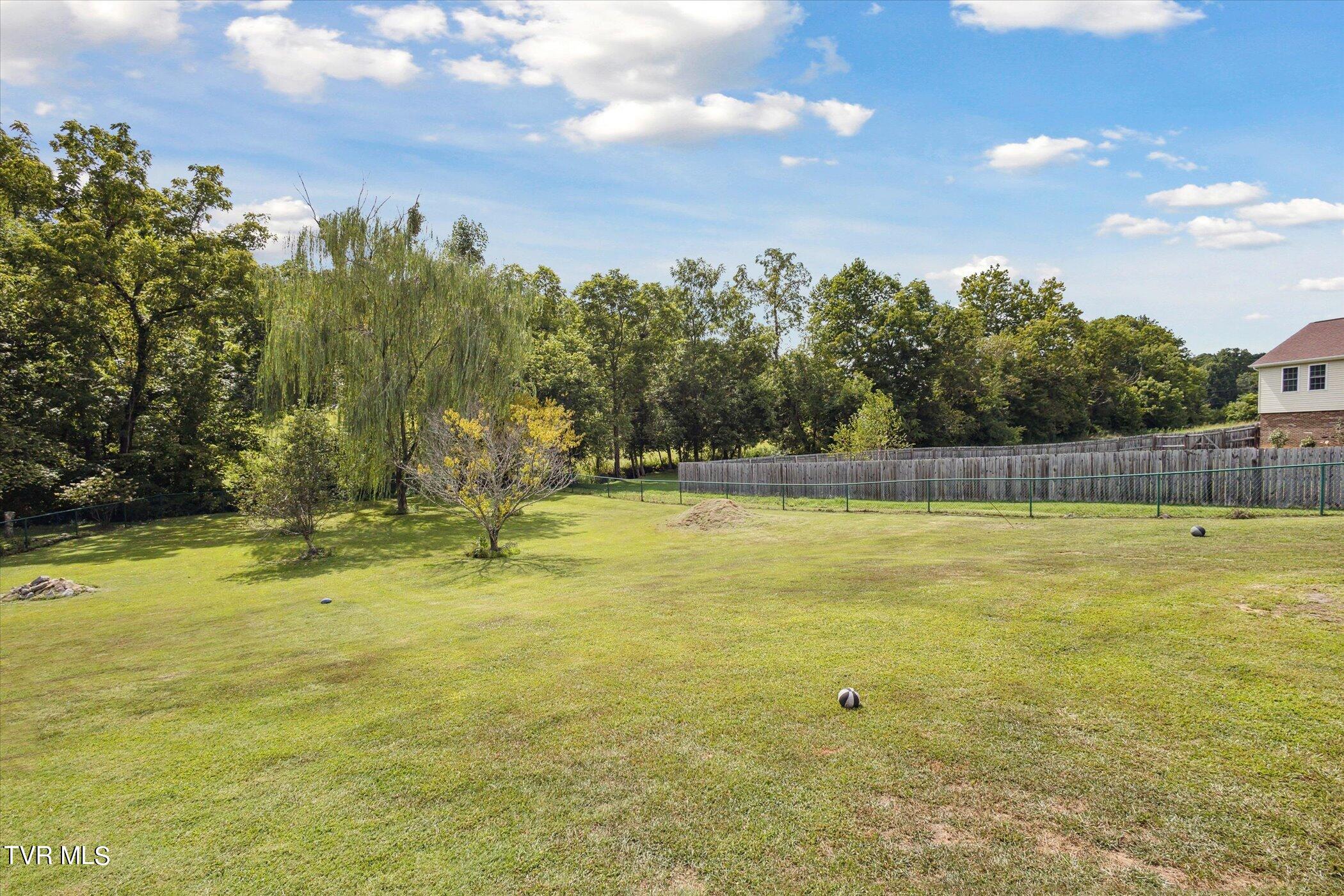 512 Meadow Lark Court