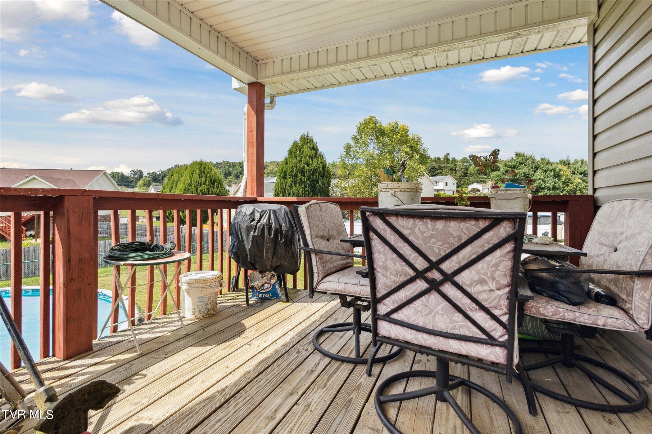 512 Meadow Lark Court