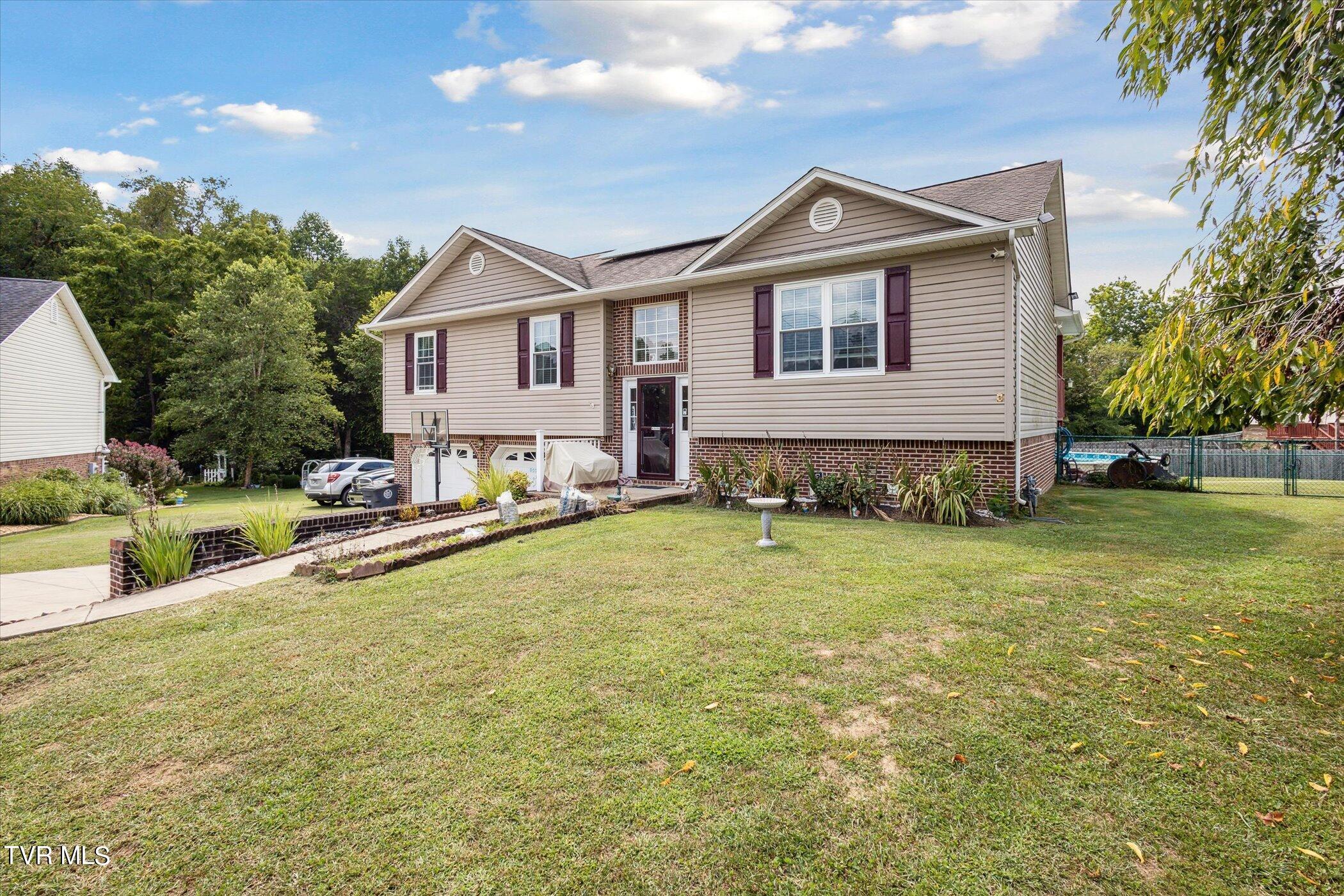 512 Meadow Lark Court