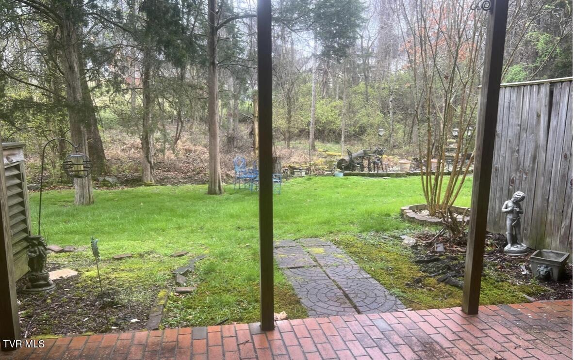 605 Redstone Drive 22