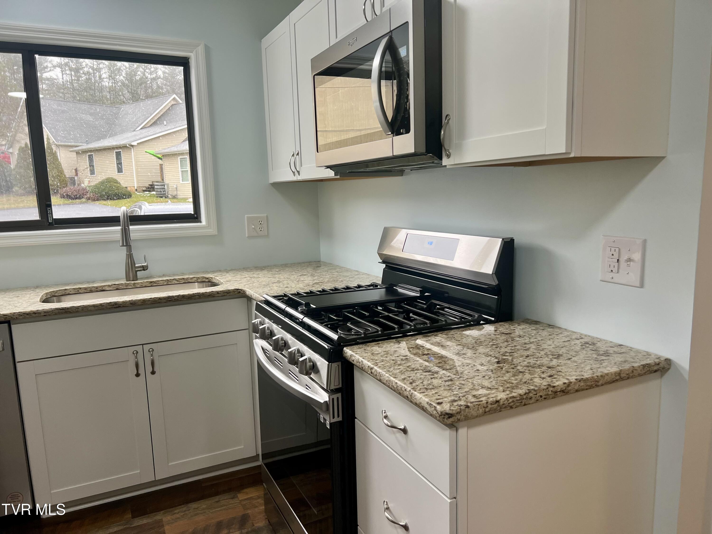 605 Redstone Drive 22