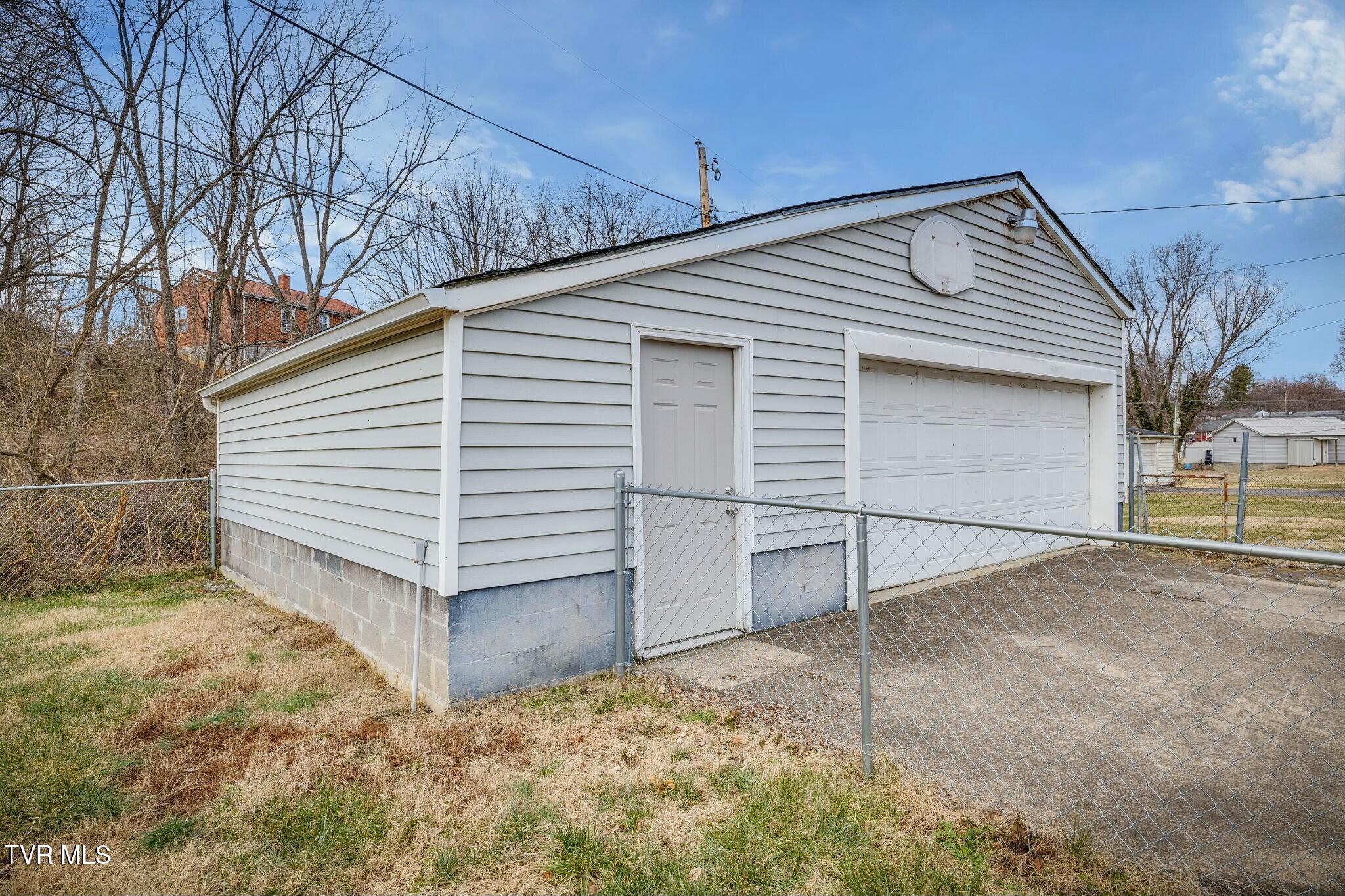 1233 Garden Drive